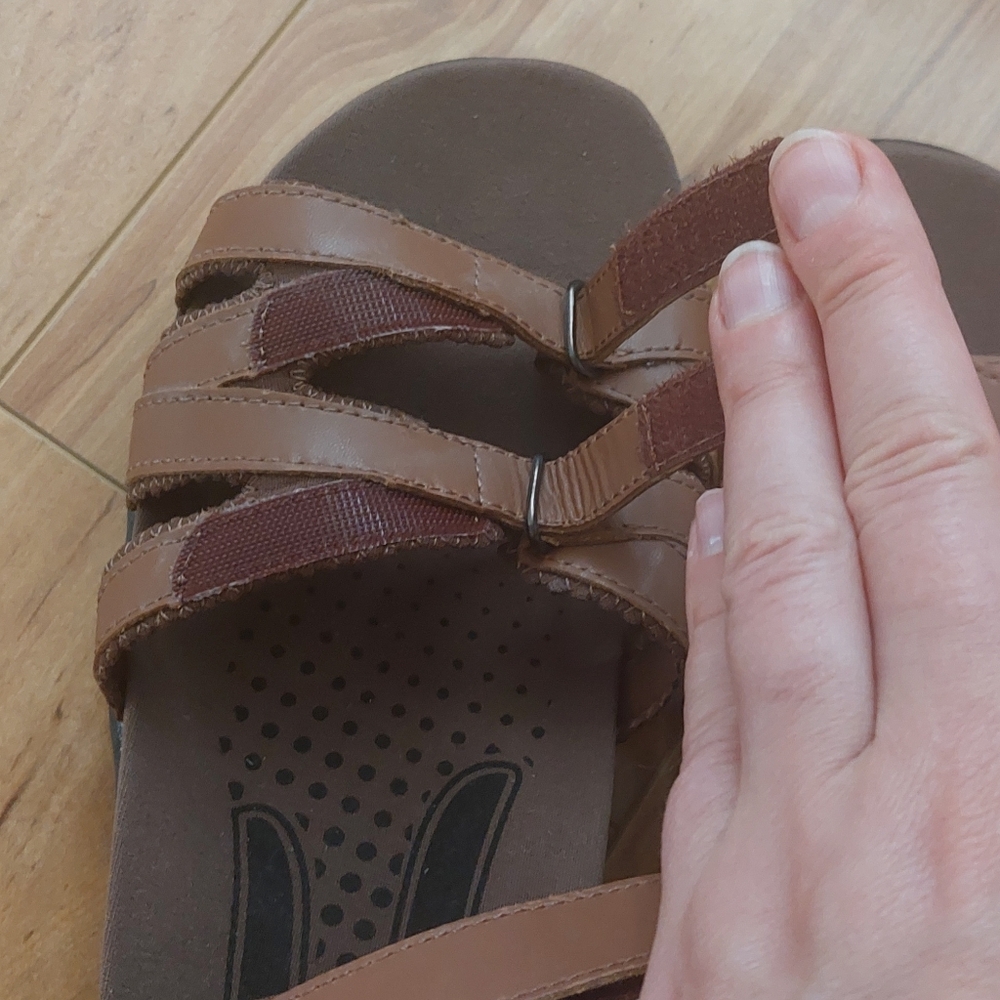 Propet Fully Adjustable Walking Sandal. - Picture 2 of 5
